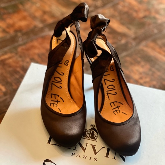 Lanvin Black Satin Bow Slingback Pumps, Size 7 - Picture 6 of 15